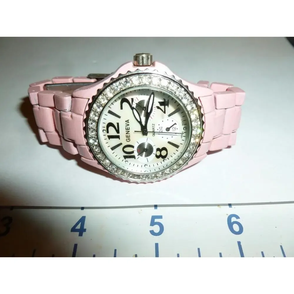 Geneva Pink Dial Crystal Accent Pink Round Case Metal Band‎ Watch